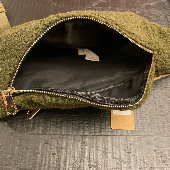 BEARPAW SHEARLING FANNY PACK CROSSBODY BELT BAG NWT - Picture 7 of 11